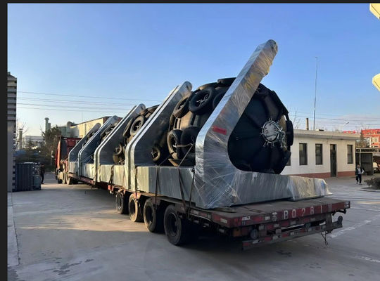 Flexible pneumatic fender davit voor soepele dokwerkzaamheden
