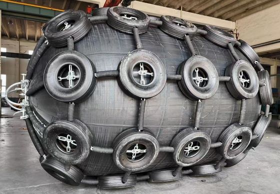 Pneumatische scheepsfender die de veiligheid van schepen en dokken met uitzonderlijke elasticiteit garandeert
