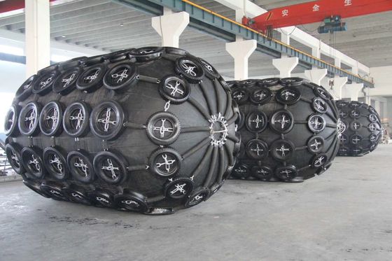 Pneumatische scheepsfender met accessoires