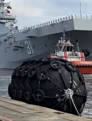 Pneumatische scheepsfender met accessoires
