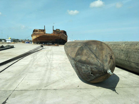 Docking en lancering van de marine airbag